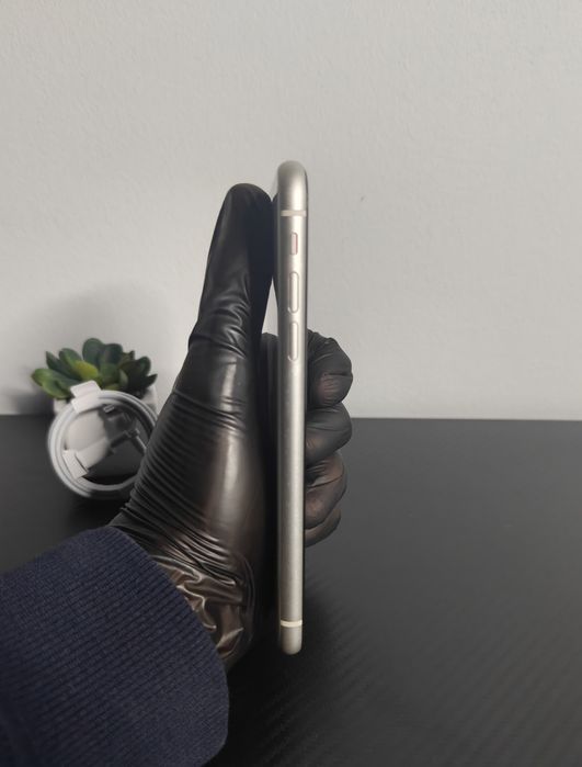 iPhone 11, 64GB Silver • Condiție Bună!  • Complet Funcțional!