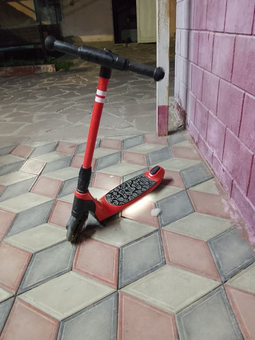 Продам детский электросамокат