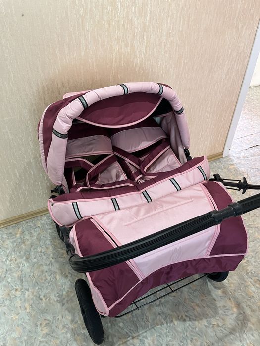 Коляска для двойни.