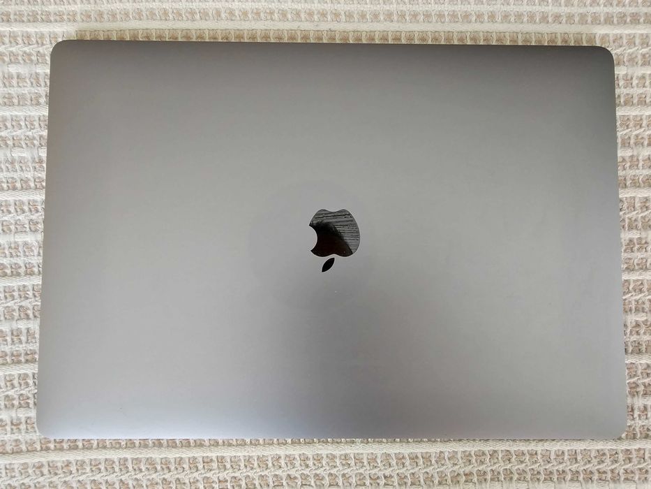 Macbook Pro 16 инча, модел 2019