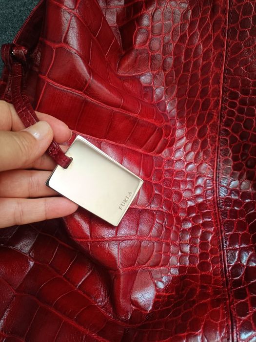 Голяма хобо чанта Furla в цвят бордо