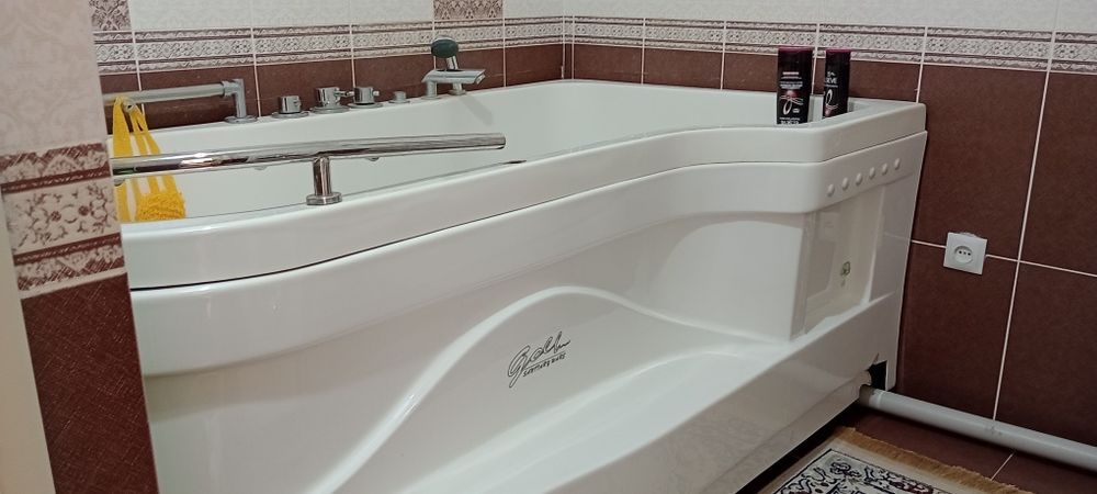 Продаеться джакузи