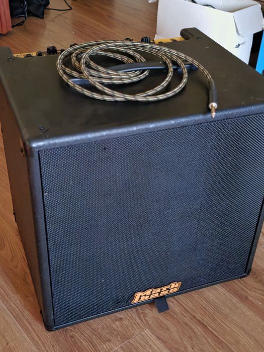 Tot pachetul 3.500 lei Chitara bass + vioara + stație Marbass