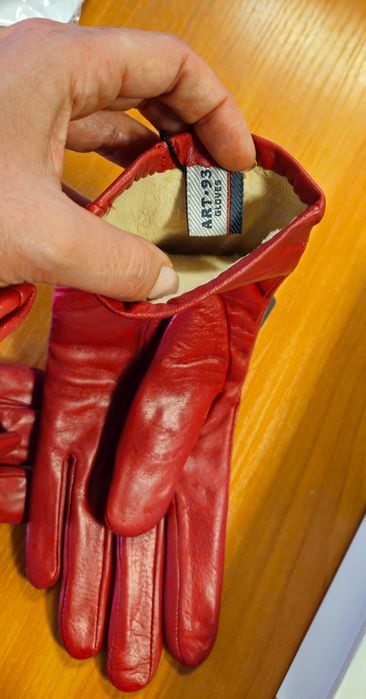 Дамски кожени ръкавици