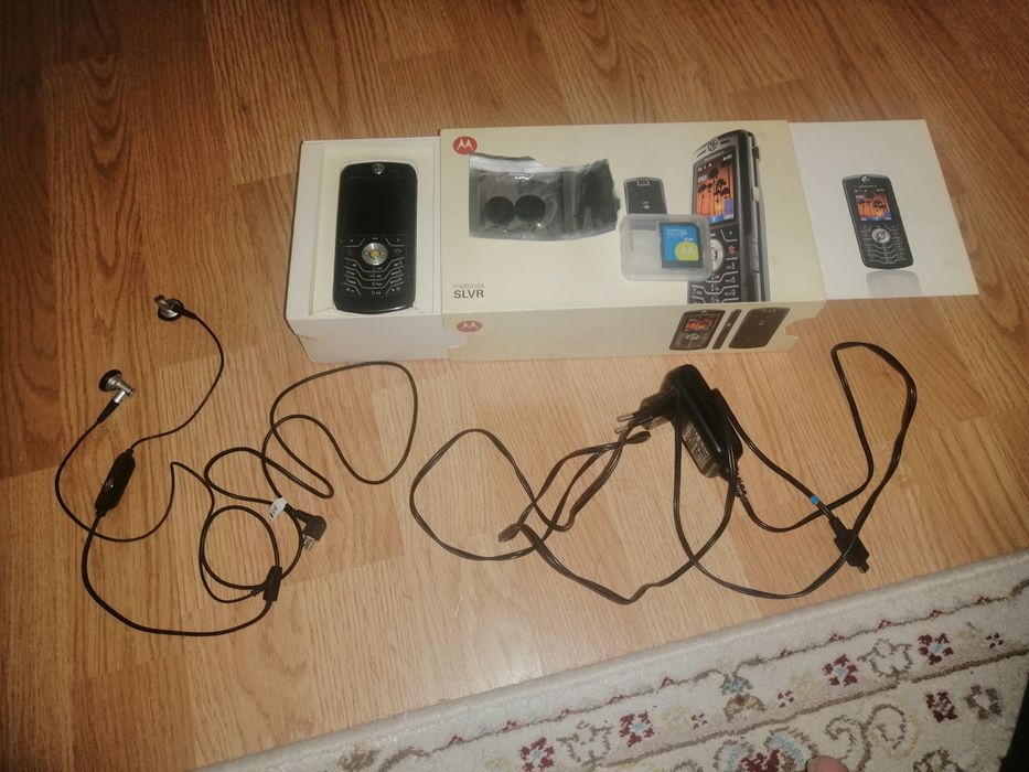 Телефон Моторолла SLVR