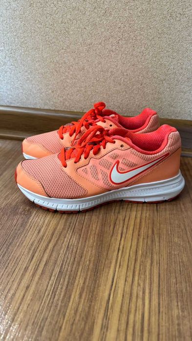 Кроссовки спортивные Nike, 36 размер