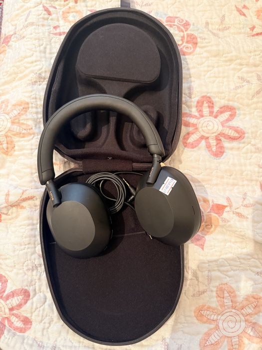 Срочно продаю наушник Sony M5