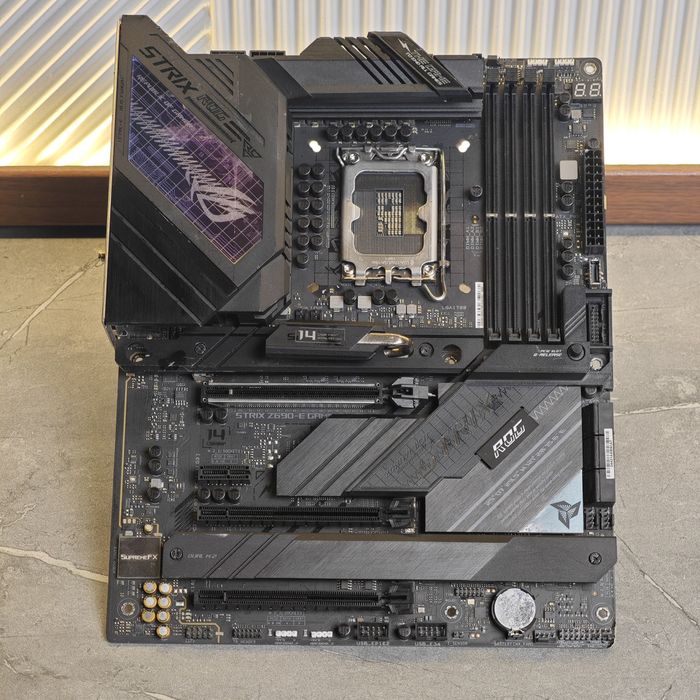 Плата Asus Rog strix Z690 E