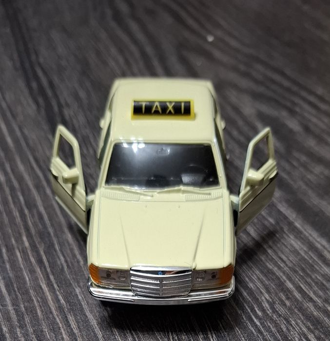 VÎND machete diferite modele din metal de colecție scara 1 / 34