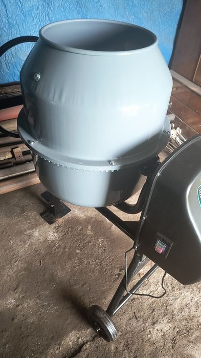 Продаю бетономешалку