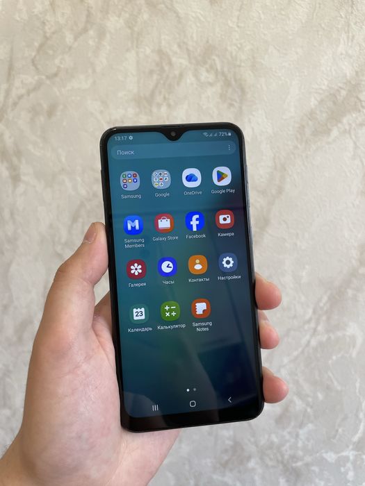 Продам Samsung A10.
