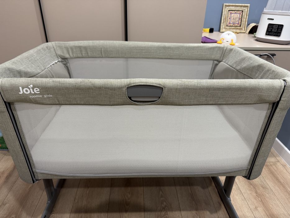 Продам манеж-кровать от JOIE