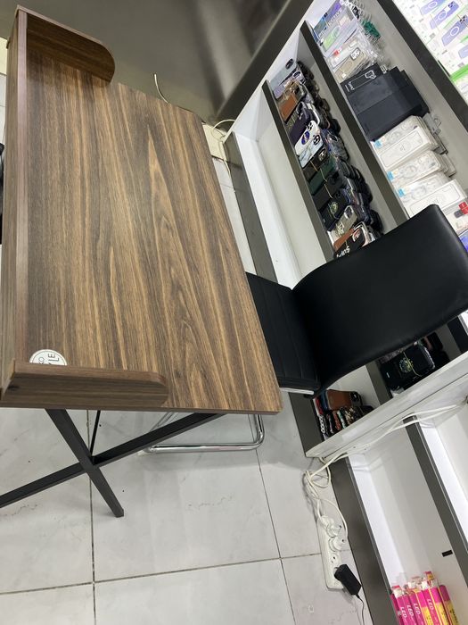 Стол стул идеалное для работы с компьютером и сделать уроки