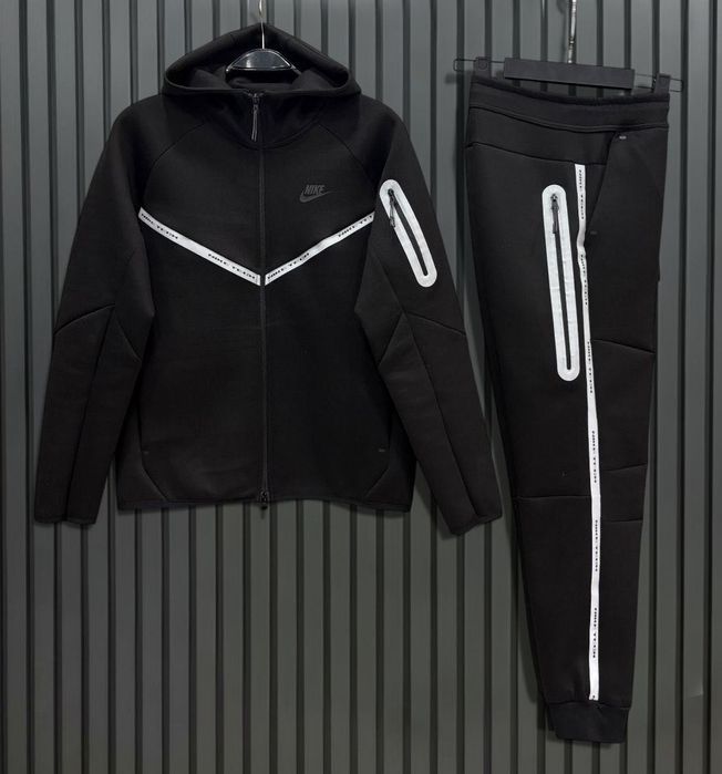 Nike Tech Reflective