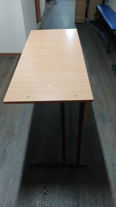 Школьные парты в комплекте со стульями