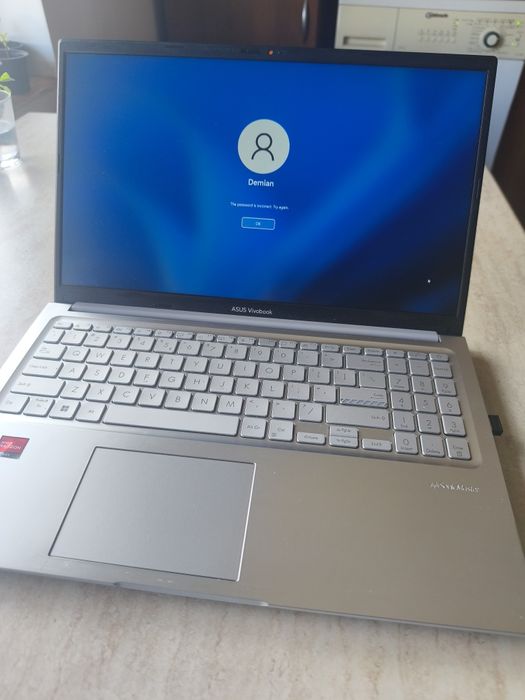 Asus vivobook 15 Ryzen 7 windows 11