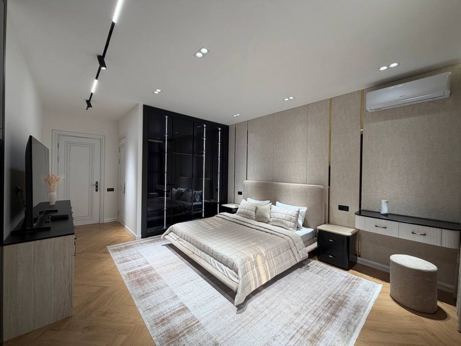 Milano 4/7/10 135м2