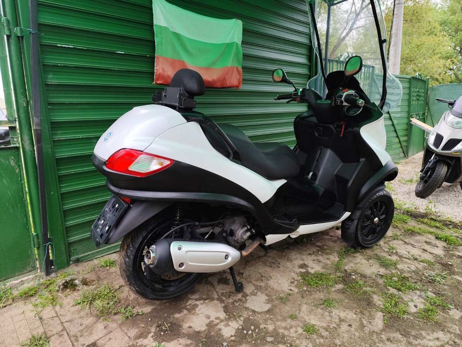 Пиаджо МП3 Piaggio MP3 300 кубика
