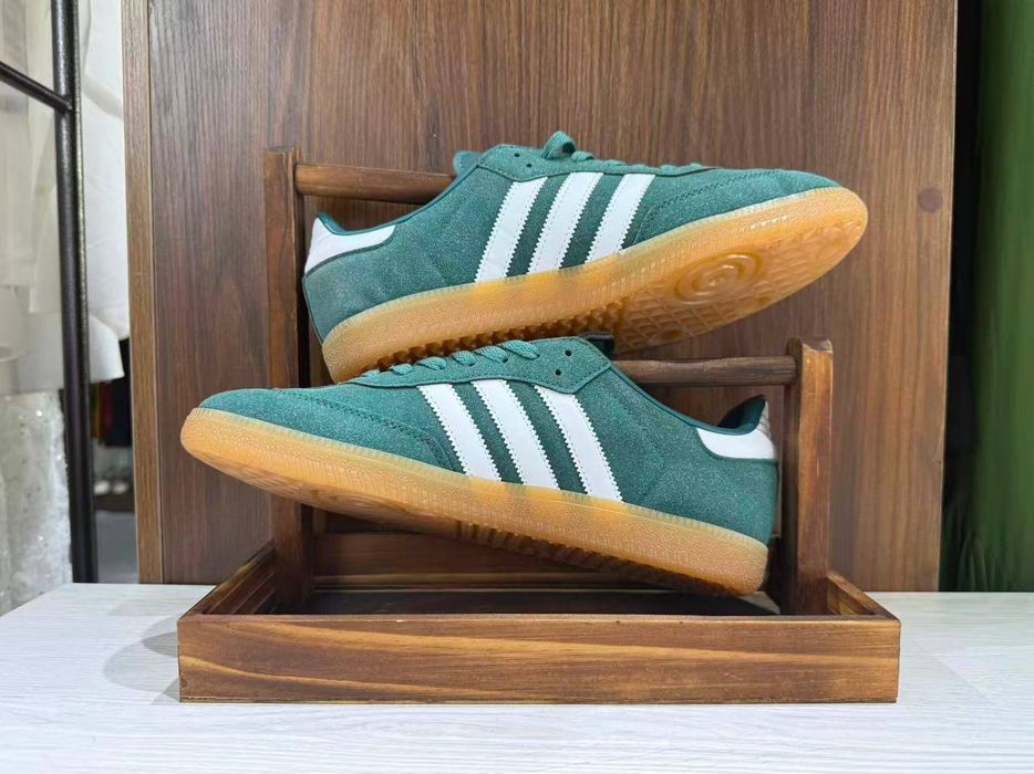 Aididas krossovka original 1 ga 1 yangi