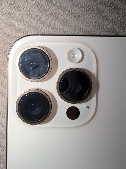 Продавам iPhone 16 Pro Gold – 128 GB