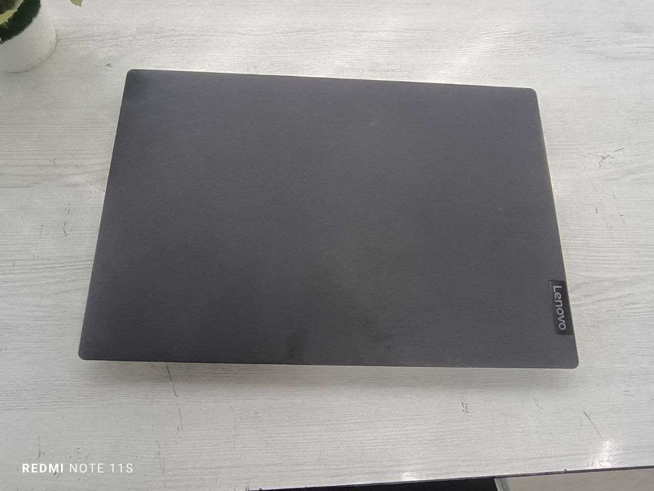 Ofisnoy noutbuk Lenovo