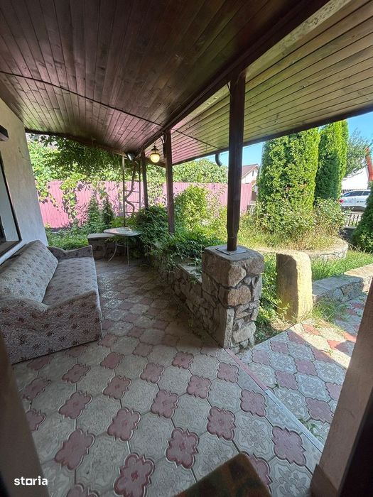 De vanzare casa la 5 min de Roman, 3 camere,teren de 817mp,Pret 99000e