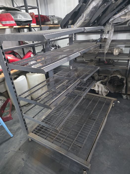 Vand rafturi metalice pe roti