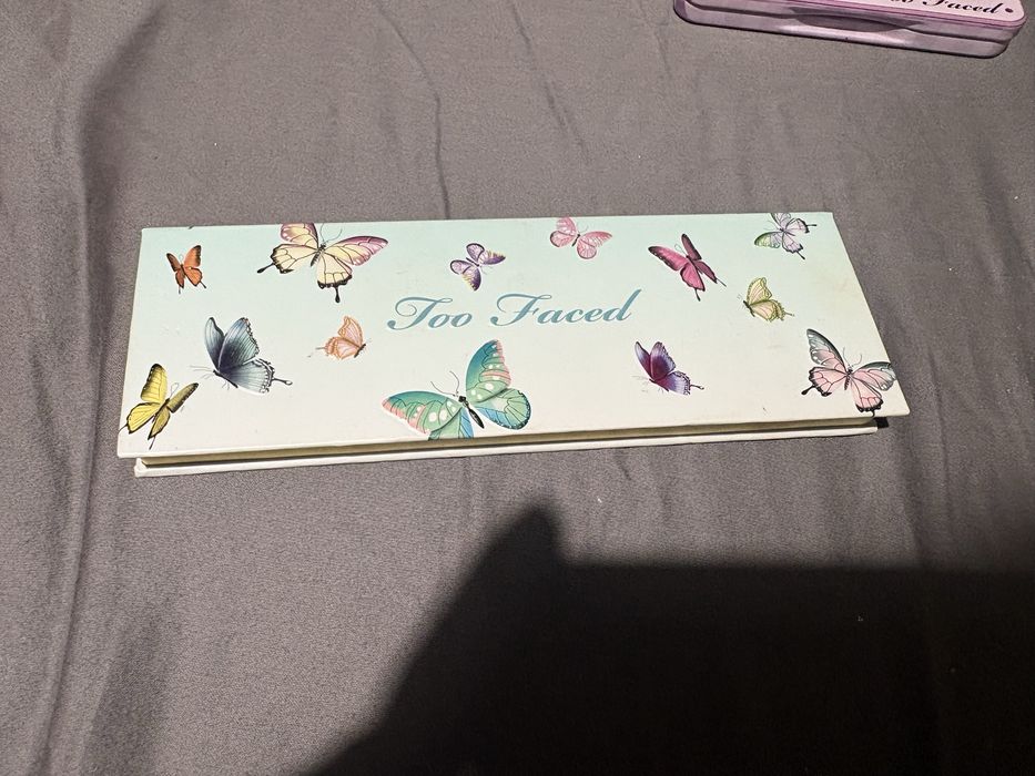 3 палитри Too Faced - в комплект