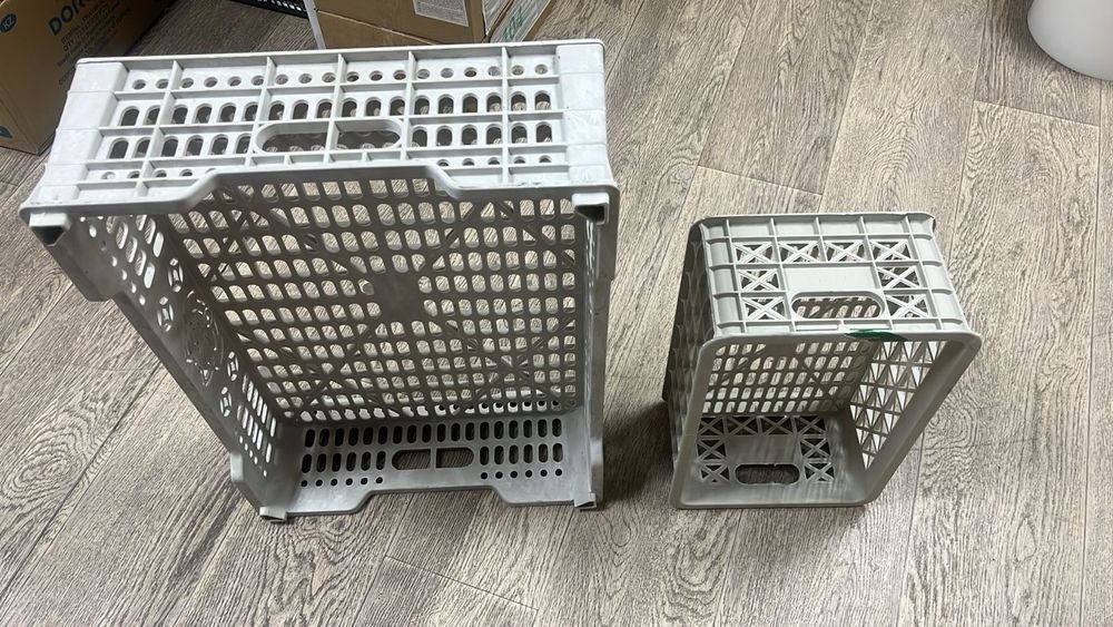 Продам белые пластмасовые корзины