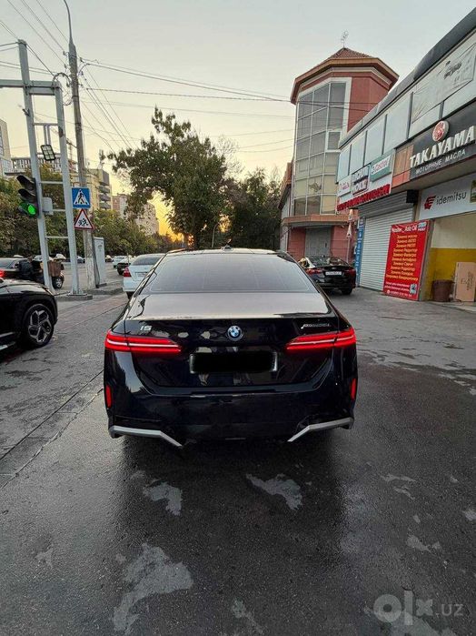 Продаётся  BMW I 5 35 L