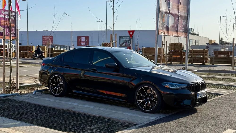 BMW M5 Full obtiuni pt aceasta masina.Ideala si bine intretinuta.