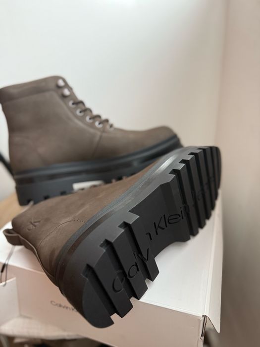 Calvin Klein Jeans Lace Up bocanci/ghete din piele nabuc maro 41 noi