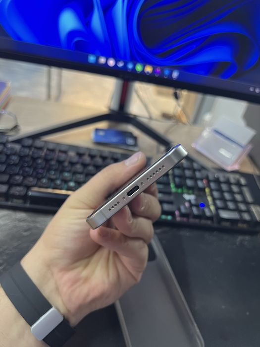 Iphone 15 pro max SROCHNA!!!