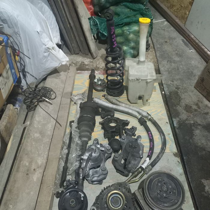 Запчасти на  авто Nissan