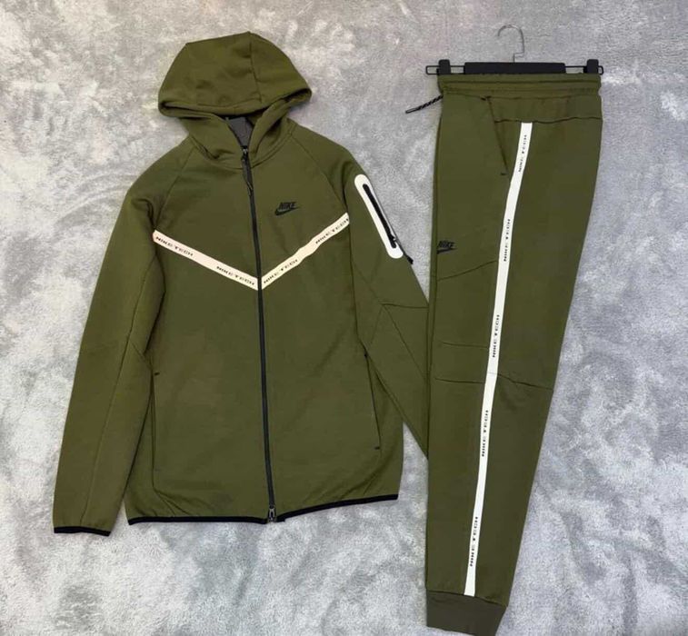 Nike Tech Fleece