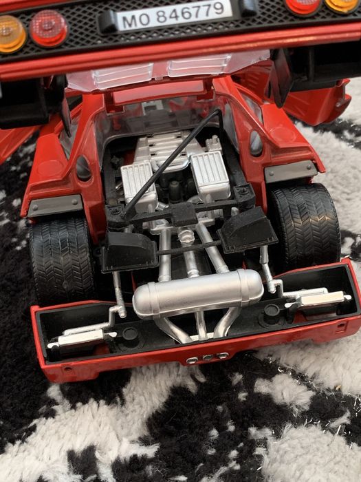 Macheta Auto Ferrari F40 1:18