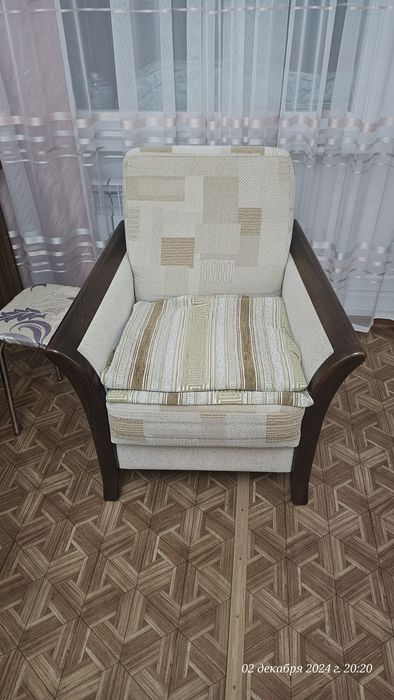 Продаётся мягкая мебель, стол, шкаф