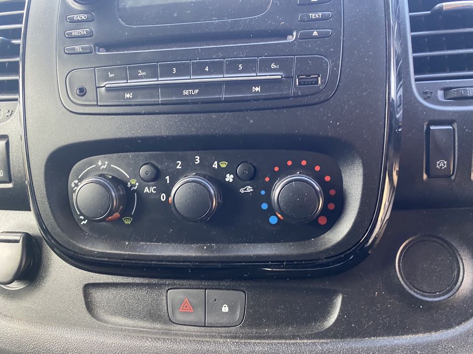 Geam ușă dreapta față Opel Vivaro 2016
