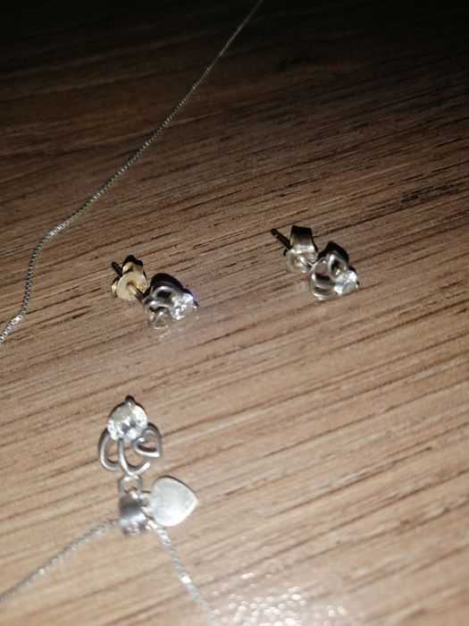 Комплект сребърни обеци и синджира с медальон с формата на обеците