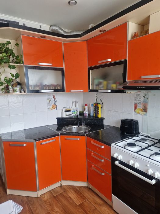 Кухонный гарнитур в хорошем состоянии