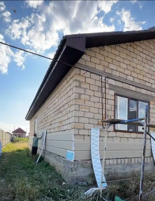 Pokak tyaga fasadniy fasad lepka quyma toshli tayyor mahsulotlar bor