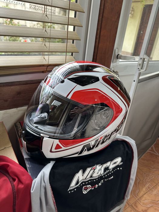 Продавам каски за мотор