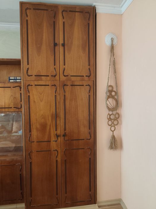 Дървена холна секция