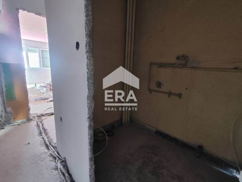 ЕКСКЛУЗИВНО! ЕРА Дръстър предлага за продажба тристаен тухлен апартаме