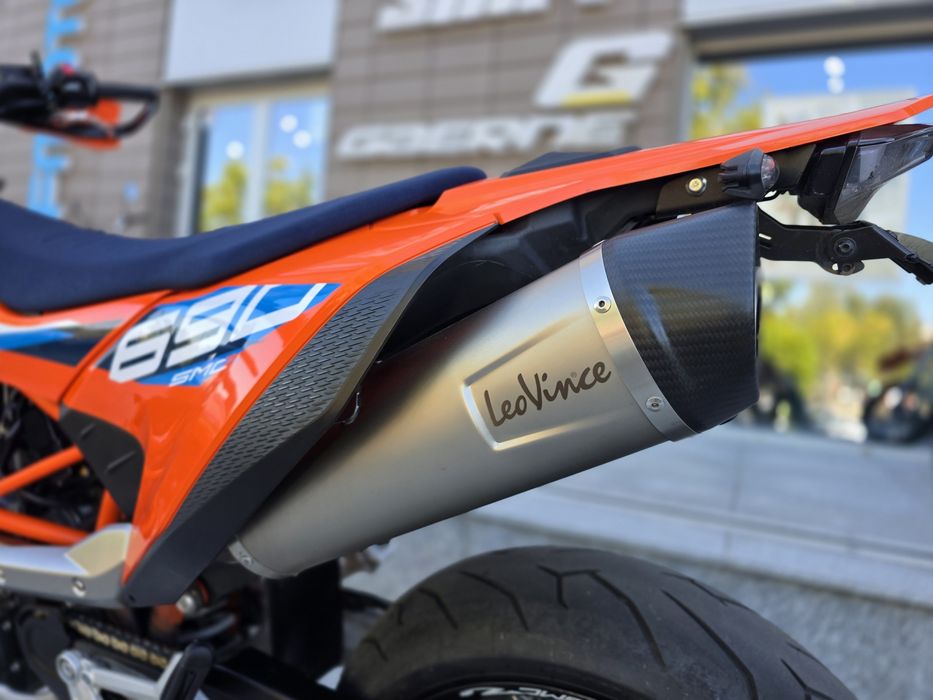 KTM 690 SMC-R 2023 Supermoto