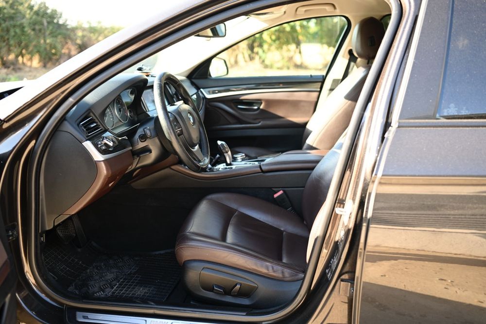 BMW Seria 5 F10 • 305.000 KM • ADAPTIVE LED • NAVIGAȚIE • Scaune Electrice