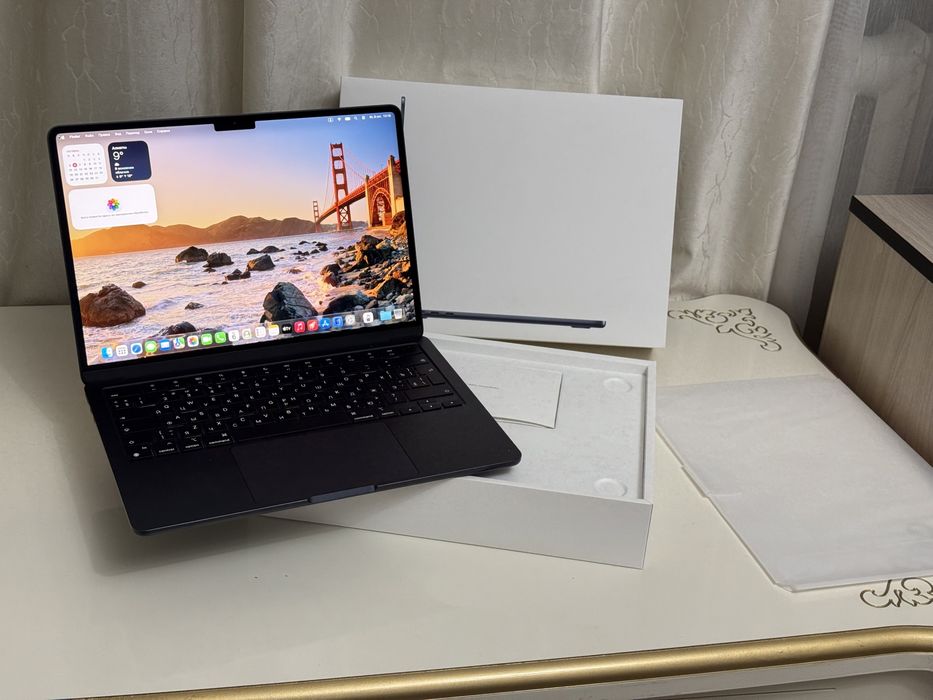 Aplle MacBook Air , 2025г, 16:Озу/ Процессор: M3