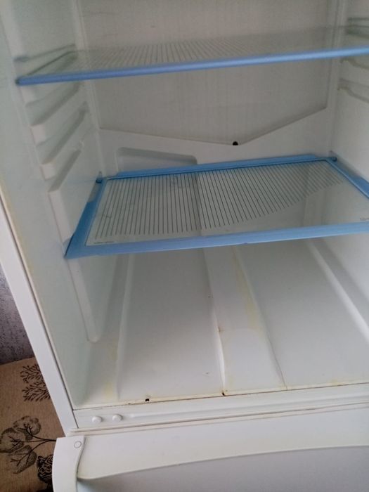 Продам холодильник индезит