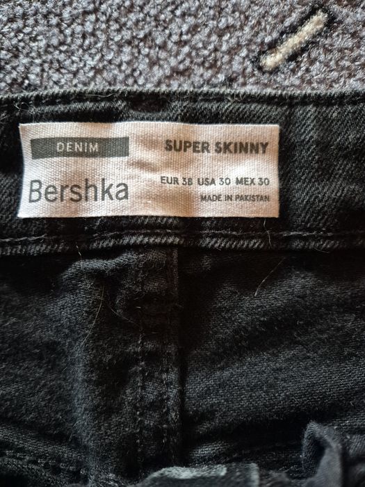 Blugi Bershka 38