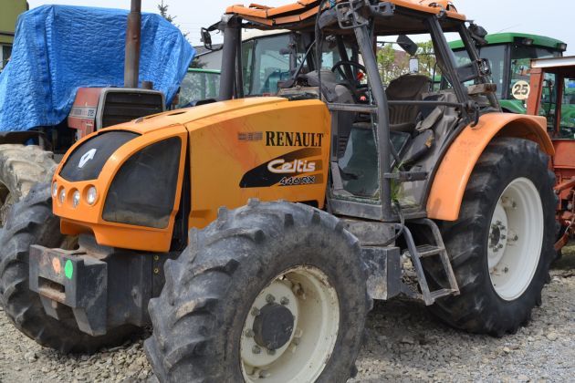 Dezmembrez Tractoare Claas